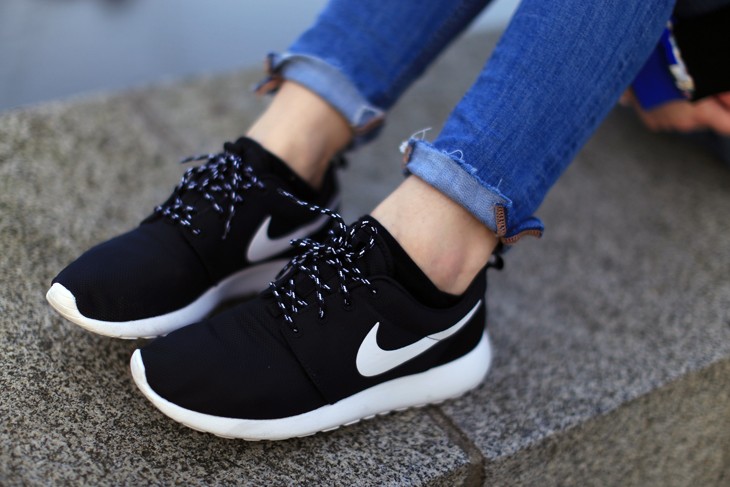 basket roshe run femme